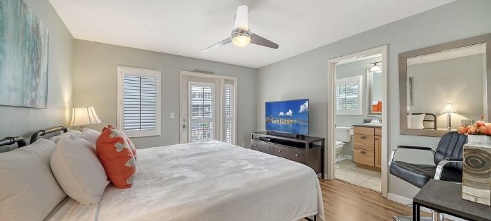 Waterfront, Heated Pool & Spa, Elevator, Dock, Fire Pit, 4-Min Walk to Beach Hotels in Holmes Beach