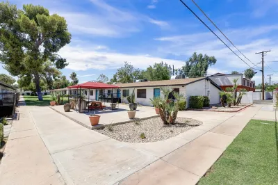 Gated & Quiet Complex, 2 Bdrm/1 Bath Arcadia-Lite Condo, sleeps 4, Community Poo Hotels in 