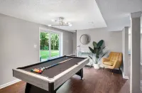 Retro Resort Inspired Home 7 Min From DT Raleigh