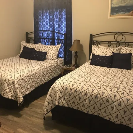 2 BR/ 2BA Condo1 King /2 Full beds Sleeps 6 close to OWA & Foley Tourism Complex