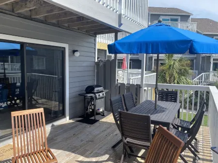 Cape Happy Hour on pond w/Gulf View: 115 steps to beach and beachfront pool