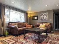 A perfect little getaway!  Centrally located, fully equipped! Pet Friendly too!