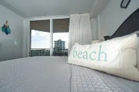 Amazing Views & Condo! Heated Waterfall Pool & Hot Tub, Free Wifi and Parking!