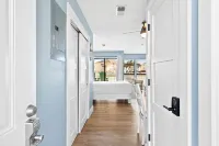Renovated Studio condo with partial view of beach dunes-Beach Service included
