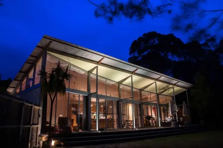 ARTHOUSE Bay Of Fires INSPIRING BEACH HOUSE Отели в г. Биналонг Бэй