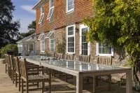 Secluded Farmhouse set in 300 acres, sleeps 11 comfortably, and up to 14 people. Hotels in Battle