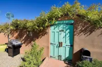 Obi's Adobe, .5 to The Railyard, Stylish 2 Bedroom Adobe, Dog Friendly