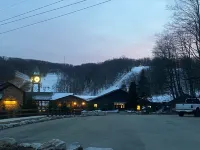 Cozy Laurel Highlands Cabin Minutes to Ski Resorts, Fishing, Hiking, etc.