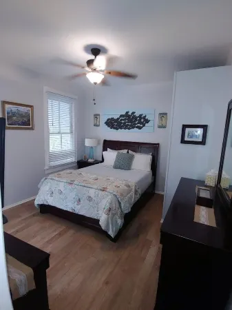 Uptown Classic Bungalow Walk to Castillo de San Marcos, Ripley's, Restaurants!!!