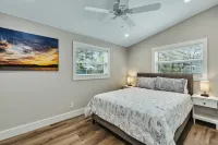 Medina Lake Getaway - Pool with Lakefront Views