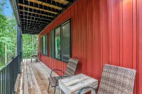 Big Red! Modern clubhouse with Hot Tub! Walking distance to Castle - 4 bedrooms