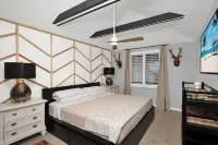 Oceanfront, Stunning, Renovated, Guests Love it!