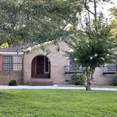 Relaxing Mediterranean style home w/hot tub, 2 golf carts, private beach access