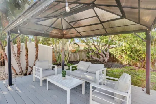 Resort Villa 6BR Heated Pool Beach Volleyball Game Room Mini Golf