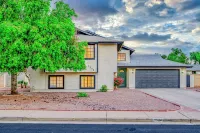 Your Home Away from Home: Pool, Games, Hot Tub, Western, BBQ, Lux Home, Family Hotels near Metro by T-Mobile