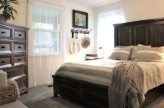 Creekside Cottage Near Nashville- Pet Friendly!