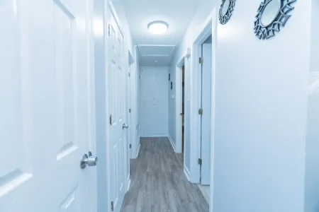 Lovely 3 bedroom house close to great shopping and dining. Отели рядом с достопримечательностью «Монтгомери Музеум оф Файн Артс»