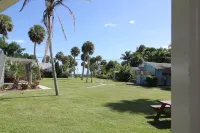 Cozy One Bedroom Cottage on The Indian River Lagoon "Old Florida Charm"