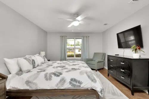No extra Fees for your dogs....Relaxing Family Getaway 🐕-3mi to Beach
