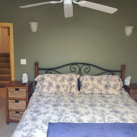 Nice Condo At Attitash Mountain Village, Close to Storyland, Location!