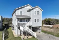 Beachside Breeze! 5 BR 3 BA beach paradise! Hotels near ANTIQUES, ETC.