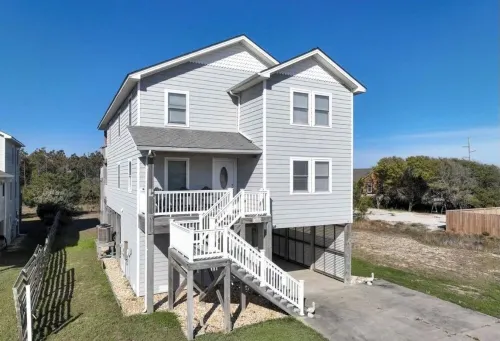 Beachside Breeze! 5 BR 3 BA beach paradise!
