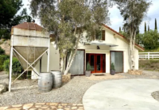 Luxury Horse Barndominium Country Getaway 彩虹酒店