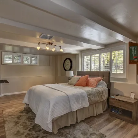 3 Bathrooms! Walk to Dwntwn!