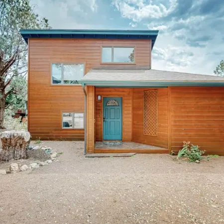 This loft style home is a perfect romantic getaway! Near to shopping and hiking!