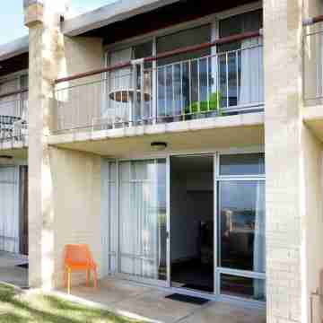 Oceanside 8 beach Hotel Exterior