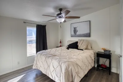 Lakeside Haven Near Scott Reservoir: Rustic Charm Meets Modern Comfort.
