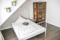 EXCLUSIVE 2 BR. Top floor apartment in a great location! Отели в г. 