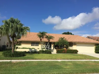 CASA BELLA - HEATED POOL- HOT TUB- POOL TABLE -BBQ-PEACEFUL OASIS- 4 BEDS- Hotels near First Baptist Church Delray Beach