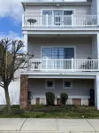 NEW! Corner Townhouse: 3BR, 2 balcony home, 2 blocks to beach!