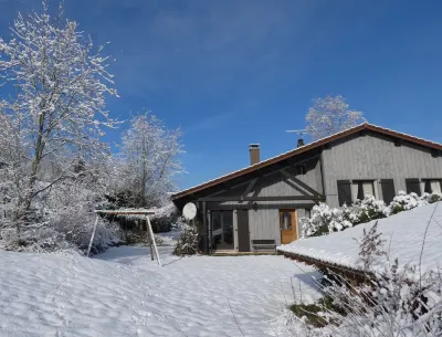 Quiet, Chalet for 2 to 6 people, Label 3 CléVacances, Free Con WI-FI Cascade Charlemagne附近的飯店