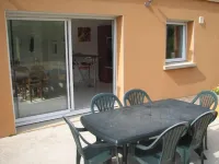 Modern house, quiet, very bright with garden and terraces Hotels in Landéda