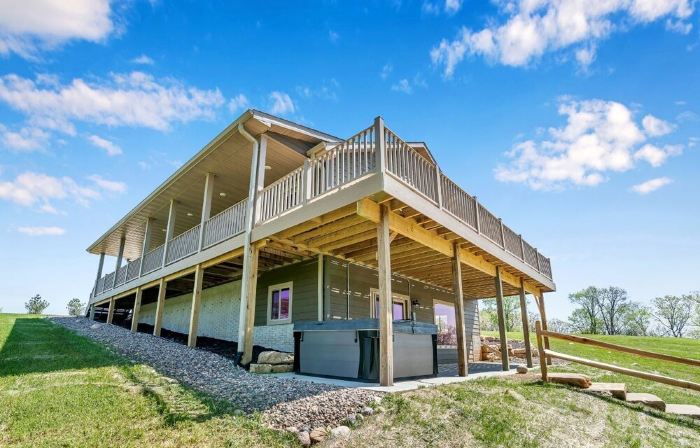 The Bridgeview Lodge  Hot Tub + Incredible Mississippi River Views & Sunsets