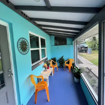 875 Oasis #4 Location!