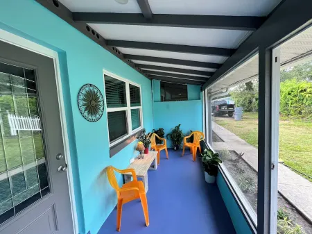 875 Oasis #4 Location!