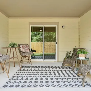 Cozy & convenient to TAMU, the Brazos County Expo, & Legends!