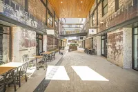 Iconic Morris Ave condo retreat sleeps 6 +rooftop