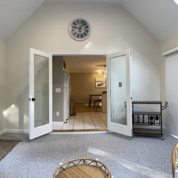 Relaxing family New Seabury home on cul-de-sac steps from Pond & Golf Course