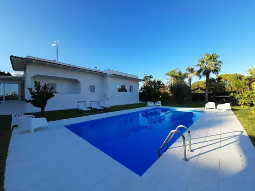 Villa Flavia, Mediterranean charm. Apartment, private pool at100 mt sea