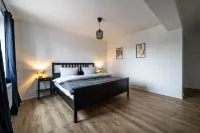 Ebenerdige, Moderne Ferienwohnung mit Viel Platz für die Ganze Familie Hotels in Thale