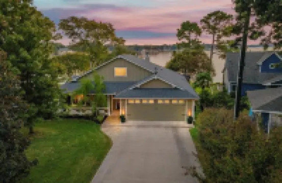 New Lakefront Home-Private Dock on Open Water in Convenient Location, Cul de sac