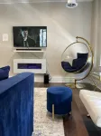 LUXURY MODERN 1 BED LOFT WITH PARKING Hotels in 