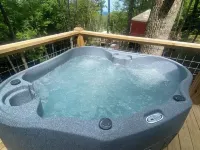 Windsong yurt, in the treetops, hottub on the top deck, pet friendly, stargazing Hotels in Piper Gap