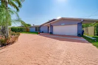 MODERN HOME WITH HEATED POOL! CLOSE TO SAWGRASS MILLS MALL! FLEXIBLE CHECK IN Hotels in Sunrise