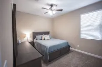 Like New Home Private pool ,New furnishings, 20 mins to State Farm stadium