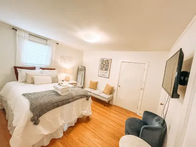 The Callaway Cottage- HOME AWAY FROM HOME! Hotels near Tupelo Regional Airport